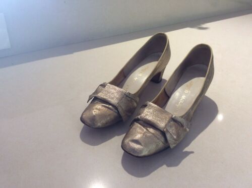 Andrew Geller Vintage Gold Pumps With Bow - Size 7.5 AAAA