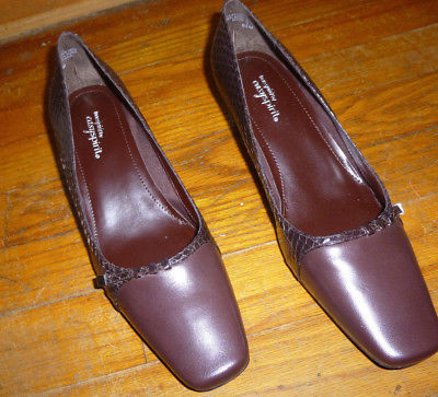 Easy Spirit Women's Classic Dress Heels Leather Burgundy Size 6 1/2M  2in heels