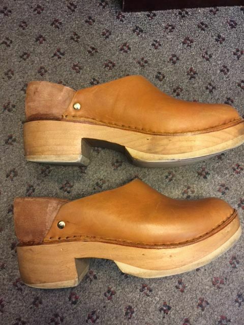 MULTNOMAH Leather Clogs, vintage 70s!  Tan leather, suede heel panel, size 11