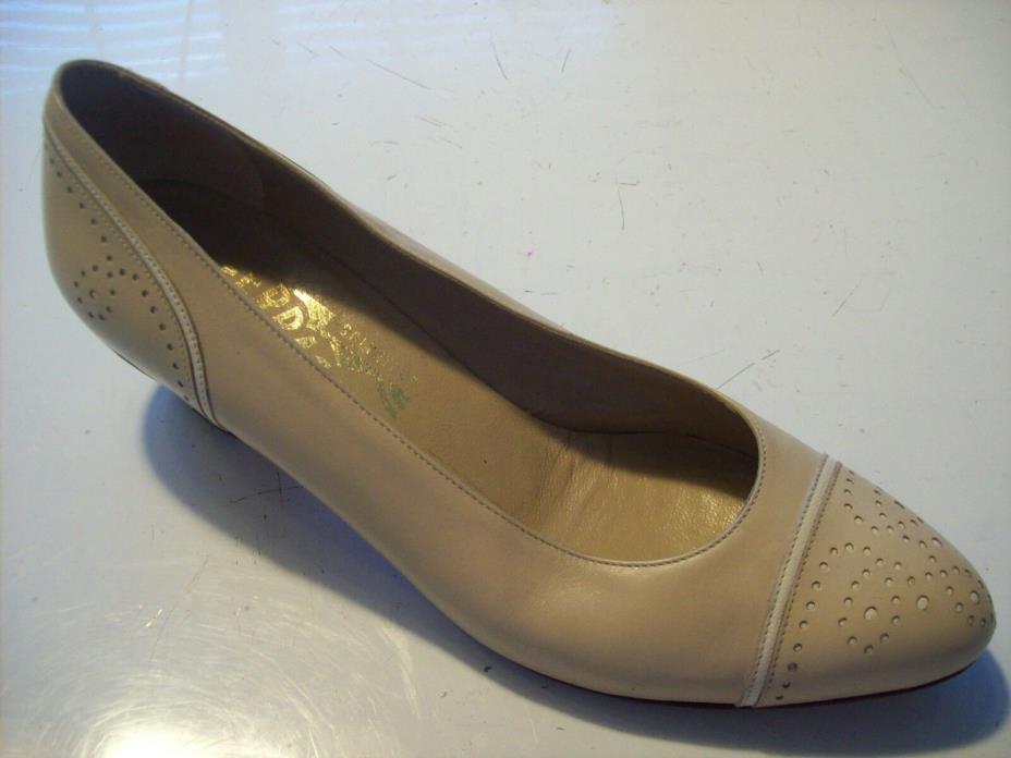Vintage Salvatore Ferragamo Ivory Leather Pumps Heels Wingtip Shoe Size 5 cLOSeT