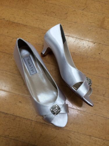 Touch Ups White Satin Kitten Heel Shoes Size 7.5