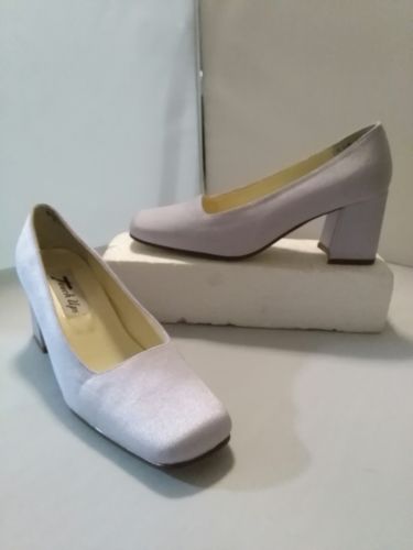 Touch Ups Beautiful Formal Bridal Slip On Low Heels Size 5.5