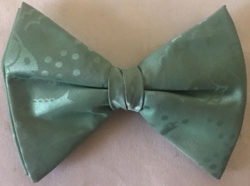 Vintage Mint Green Fish Design Bow Tie Mid Century Clip On Royal Rust Resistant