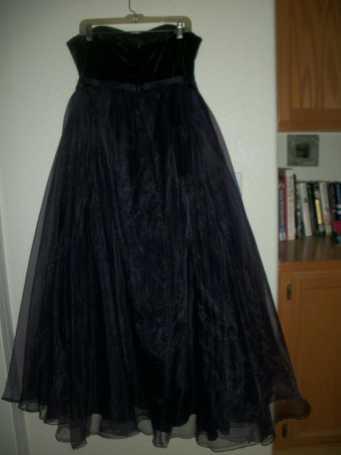 PLUS LADIES STRAPLESS FORMAL DRESS BY ALFRED ANGELO...SIZE 18W