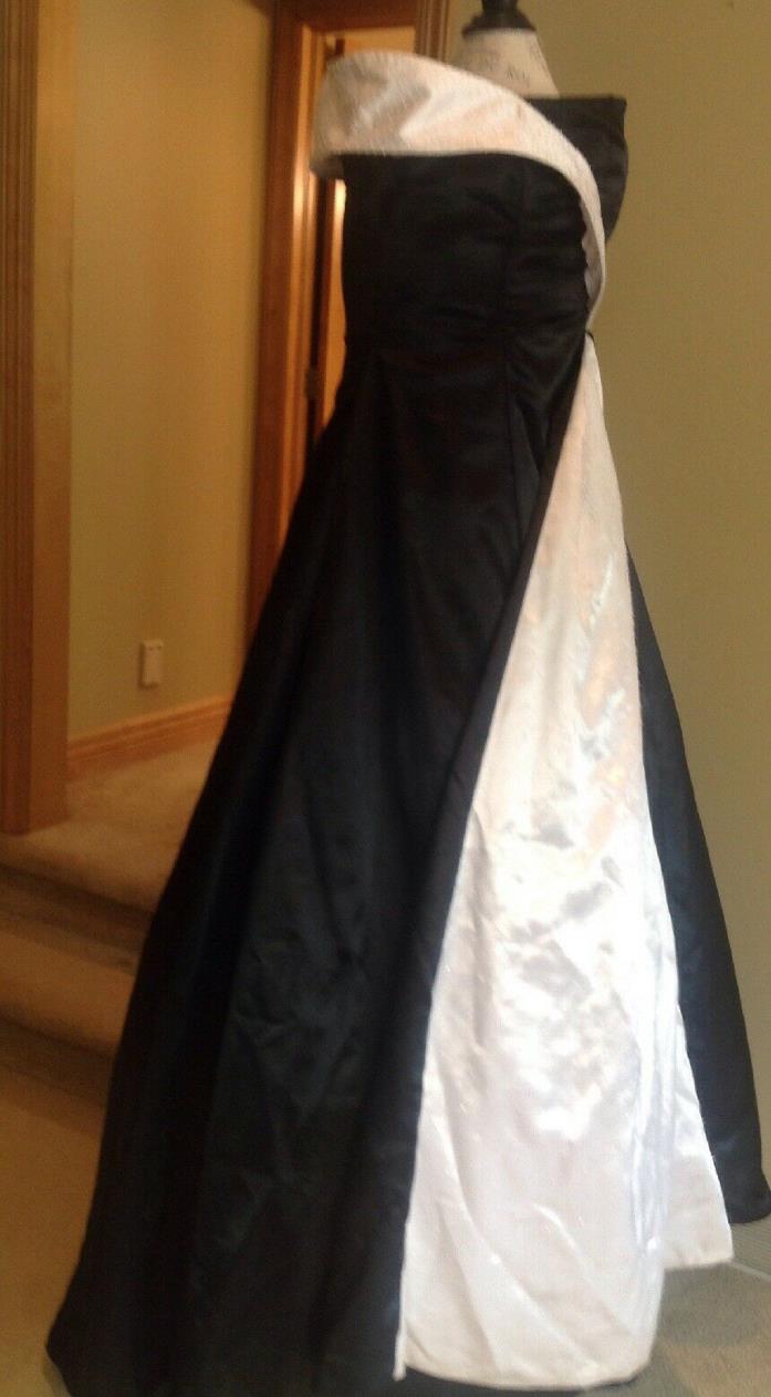 A line black taffeta/white beaded evening gown train Ladies  Size 16w  empire