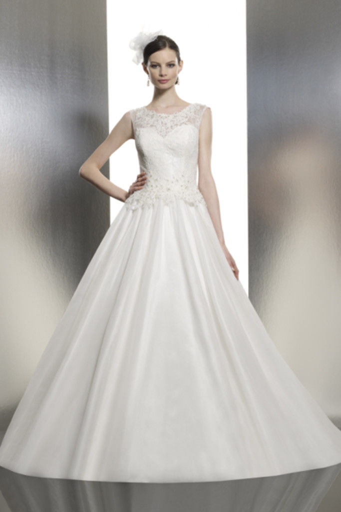 Moonlight Bridal Size 18- Beautiful Bridal Gown