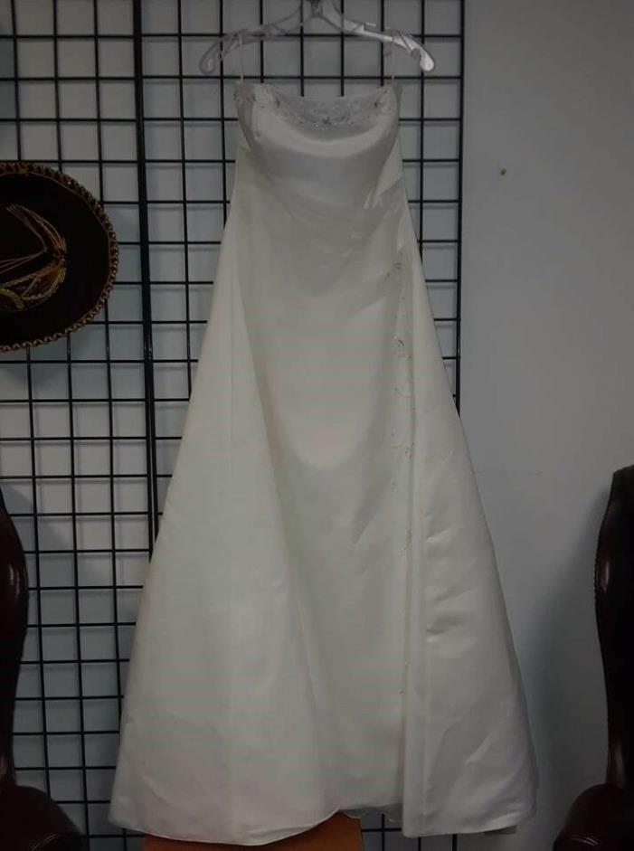 Wedding Dress By Carilynn's Collections white size 16 preowned with Veil & Shawl