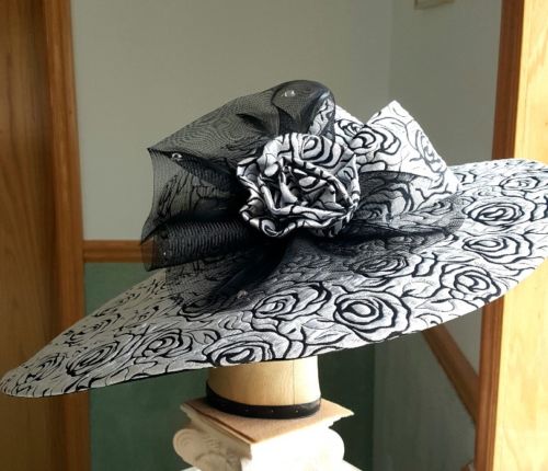 AsHro Womens Wide Brim Silver Black Trim Rose Print Hat