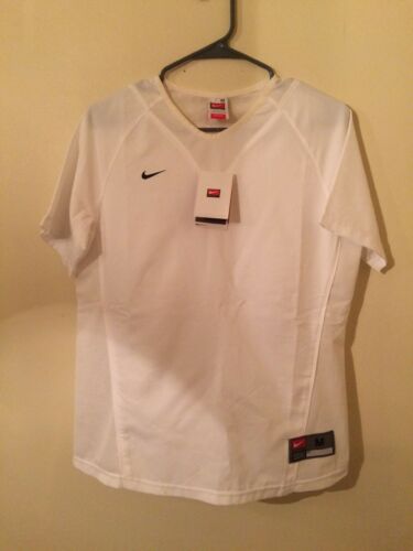 Nike Womens Active T Shirt Short Sleeve White Nike DriFit Women’s Medium Shirt