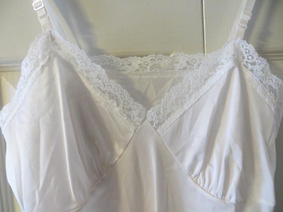 Vintage   White  Nylon  Lace  Trim  Camisole  Size  36  Deena