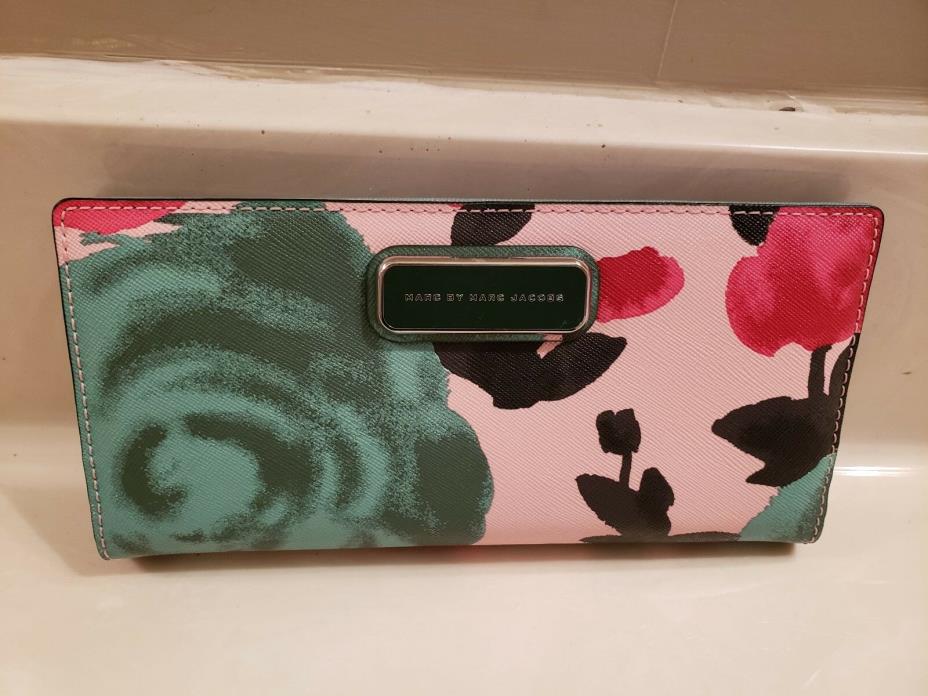 **MARC by MARC JACOBS** PINK & GREEN FLORAL LEATHER BIFOLD WALLET**