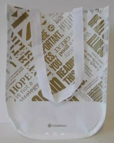 New LULULEMON White Gold 20 Year Manifesto Reusable Shopping Gym Lunch Bag Small