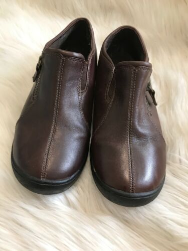 Clarks womens leather slip on zipper loafer shoes size 9 Brown