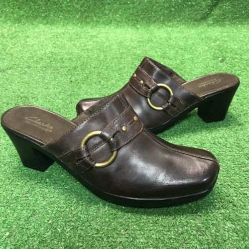 Women's Clarks Bendables brown leather studded heeled clogs mules sz 9.5 M Mint
