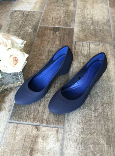 CROCS Women's Lina Wedge Pump Navy Blue Sz 8 Very Comfortable for Everyday Use