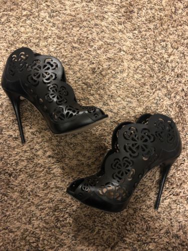 $1195 NEVER WORN Alexander Mcqueen Black heels Size 7.5
