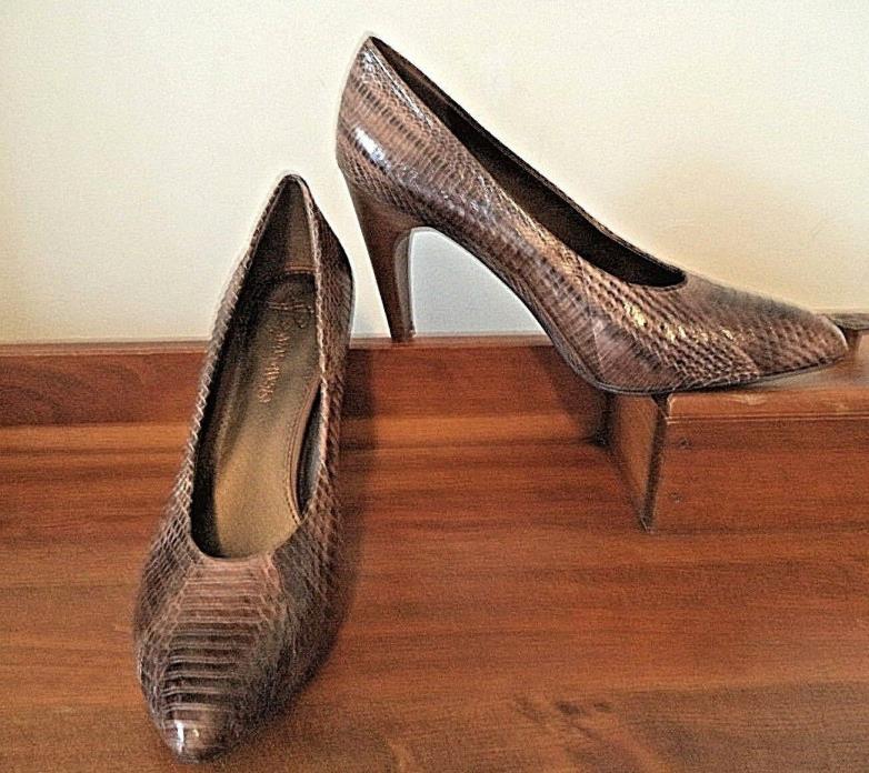 B MAKOWSKY brown leather snake skin heels