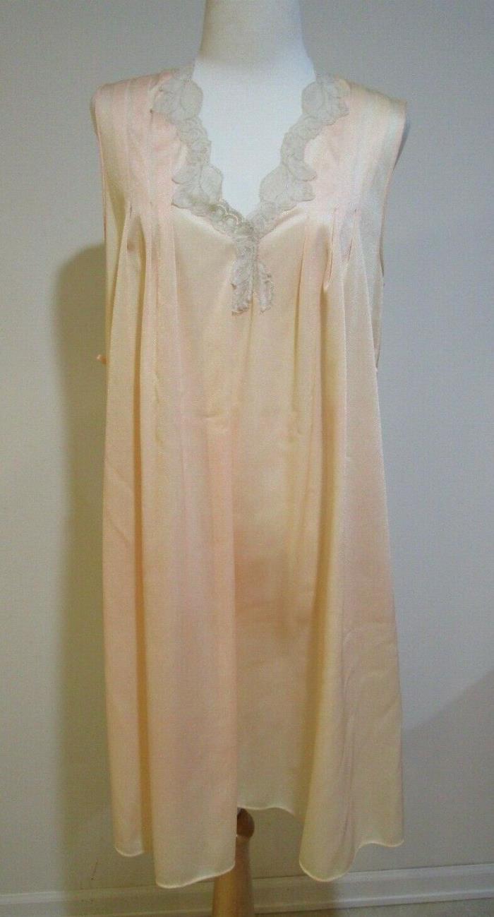 Ladies pale pink nightgown and robe with lace from KAYSER