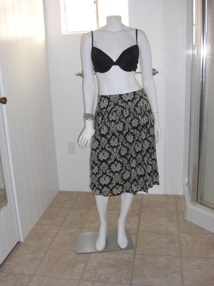 Daiquiri Black w/ White Floral Pattern Semi-Pleated Skirt