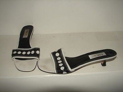 ISAAC MIZRAHI Womens Black & White Sandals Shoes 9.5 B!