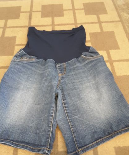 TWO HEARTS DESTINATION MATERNITY SHORTS DENIM CASUAL FULL PANEL BELLY SIZE M EUC