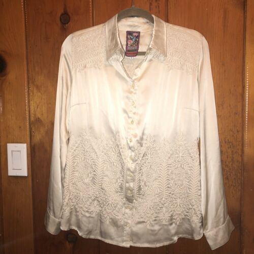 johnny was small preowned 100% Silk Shirt