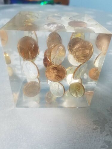 VINTAGE PENNY ACRYLIC LUCITE CUBE PAPERWEIGHT PENNIES DATED 1971