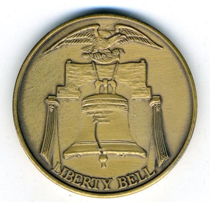 1776 1976 AMERICA'S BICENTENNIAL EAGLE OVER LIBERTY BELL COMMEMORATIVE MEDAL