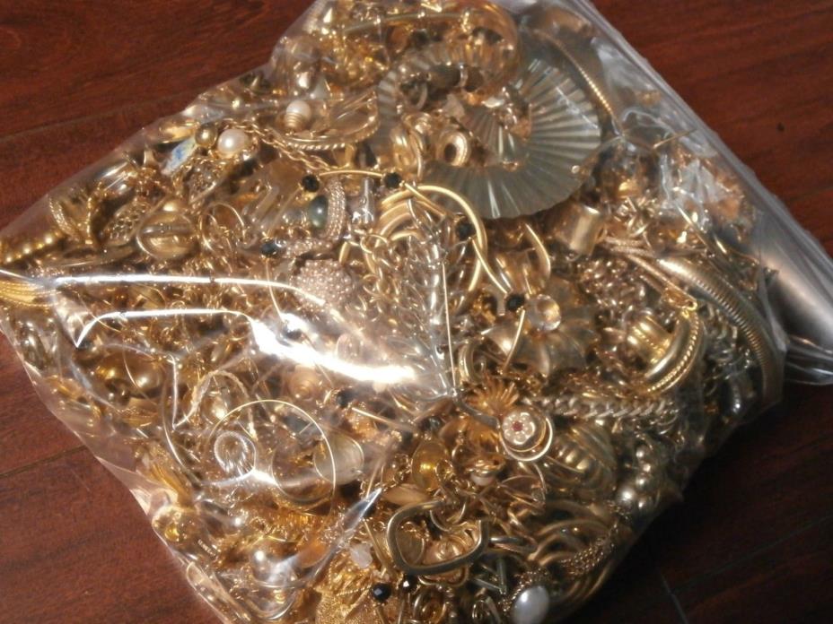 10+ POUNDS GOLD PLATED TONED ESTATE JEWELRY LOT FOR REPAIR SCRAP RECOVERY CRAFT