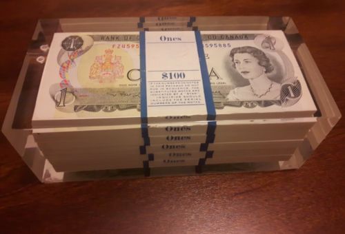 500- 1 Canadian dollars set in lucite