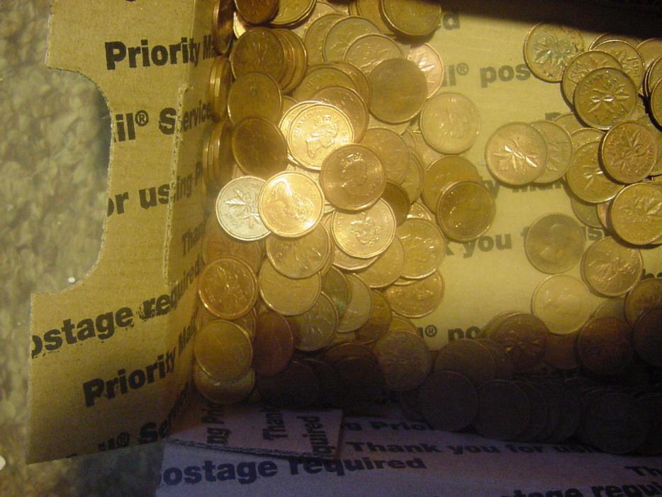 322 CIRCULATED  MIXED DATE CANADA PENNIES SMALL CENTS