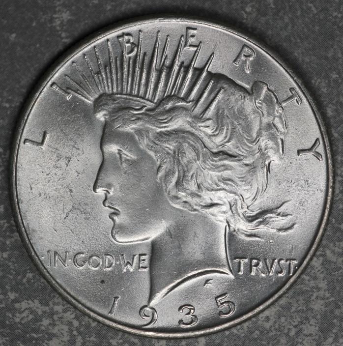 Beautiful uncirculated 1935 Peace Silver Dollar!!