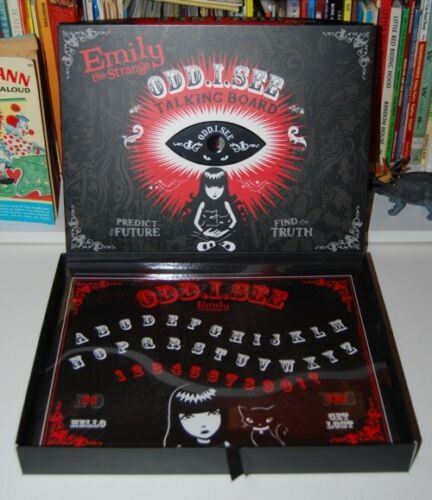 EMILY THE STRANGE ODD EYE SEE GAME WITH UN TOUCHED GRAPHIC NOVEL GRREAT PRICE