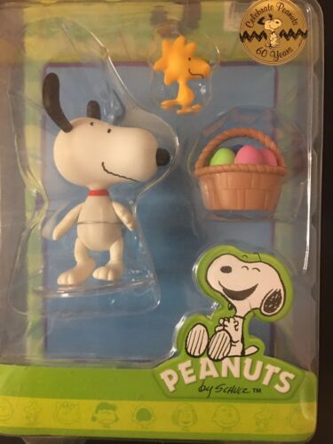 It's the Easter Beagle Charlie Brown SNOOPY Figure Figurine Toy Peanuts Gang NEW