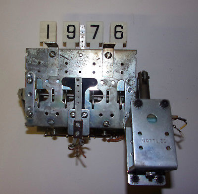 Gottlieb PIONEER / SPIRIT of 76 Pinball Machine 4 Bank 1976 DROP TARGET ASSEMBLY