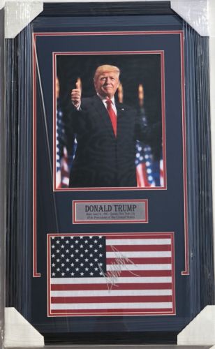 PSA/DNA 45th President DONALD TRUMP Signed Autographed FRAMED American Flag