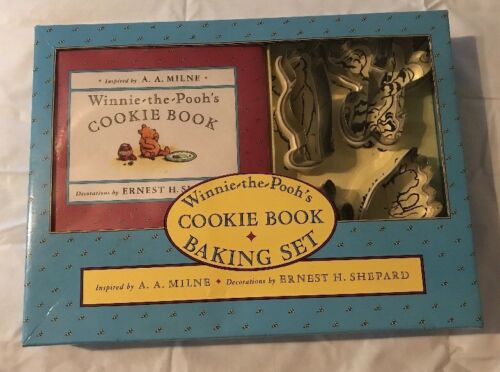 Winnie the Pooh's ~ COOKIE BOOK & BAKING SET ~ WITH COOKIE CUTTERS