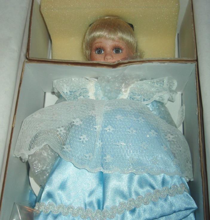New in Box 1999 Disney ALICE IN WONDERLAND PORCELAIN Doll MARYSE NICOLE COA 03