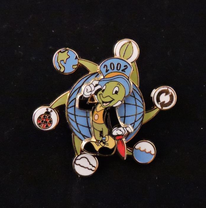 DLR Cast Member Earth Day 2002 Spinner Pin Jiminy Cricket w Symbols of the Earth