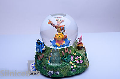 Disney Winnie the Pooh flood Musicial snowglobe