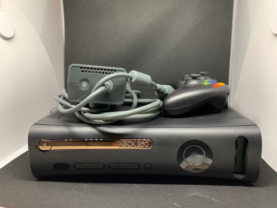 Microsoft XBox 360 S Console 4GB  and Controller Excellent Condition