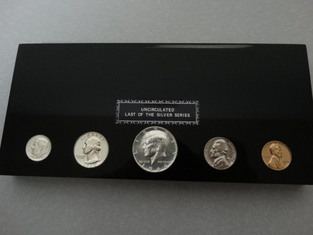 1964 UNCIRCULATED MINT SET PRESERVED IN CLEAR ACRYLIC