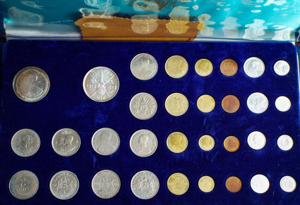 Royal Thai Mint 32 Coin Commemorative Set in Original Case incl. 20 Bahts Silver