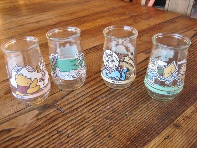 2 Welch's Jelly Glass Jars Muppets 2 Peanuts 3 Pooh 3  Looney Tunes 1 All VGC