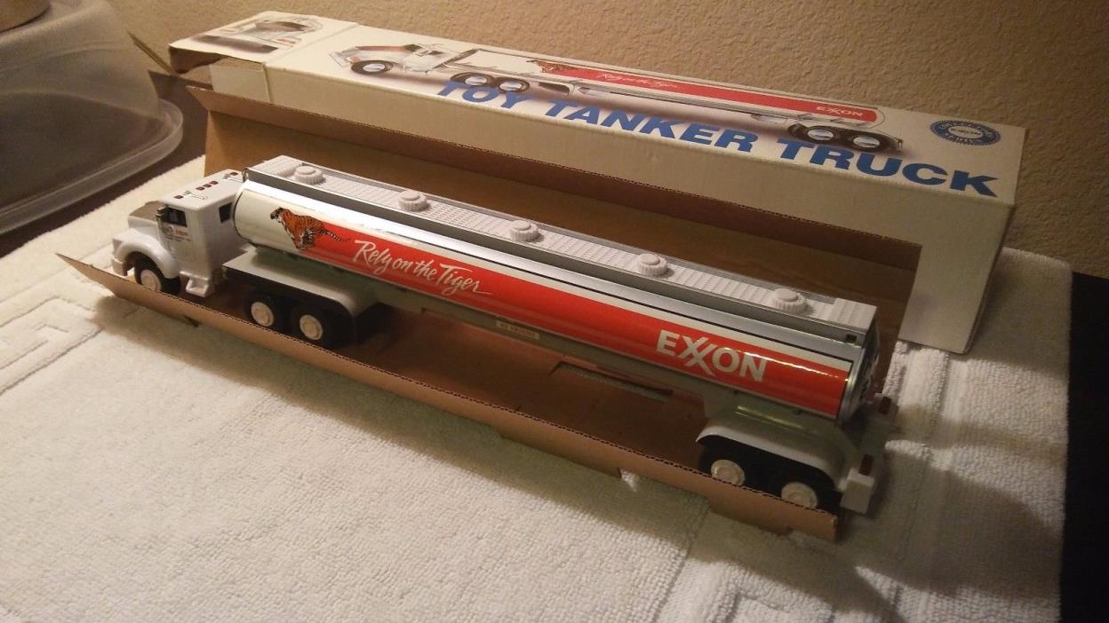 Exxon Rely On The Tiger Toy Tanker Truck Collector Series Sound/ Working Lights