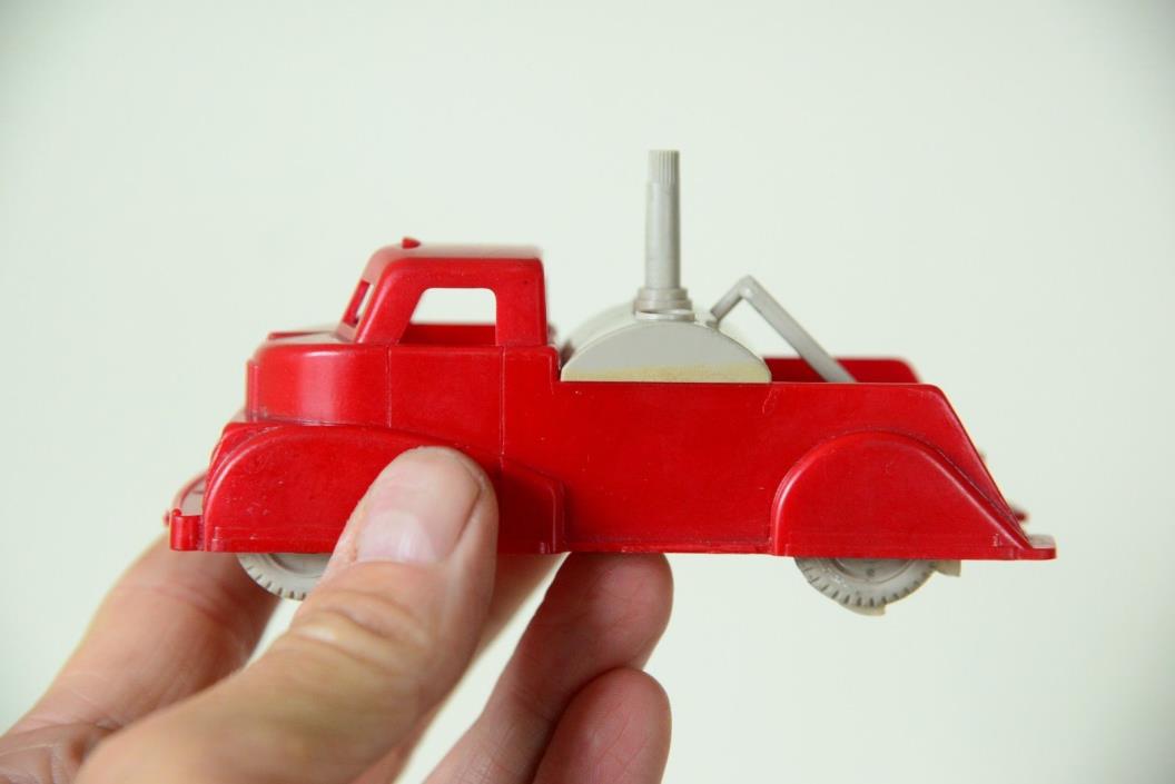 small VINTAGE SUPERIOR PLASTIC tow TOY TRUCK wrecker red