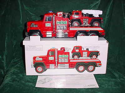 CHRISTMAS XMAS  RED  2015 HESS GAS FIRE TRUCK AND LADDER RESCUE(MINT IN BOX)