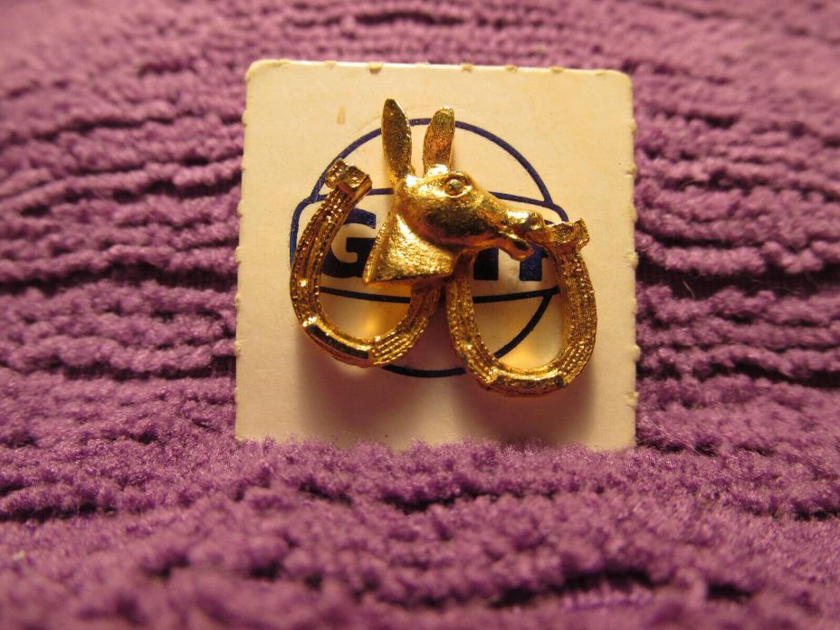 VINTAGE GULF OIL HORSESHOE POLITICAL PIN DONKEY GIVE-AWAY 1960'S GOOD LUCK PIN!!