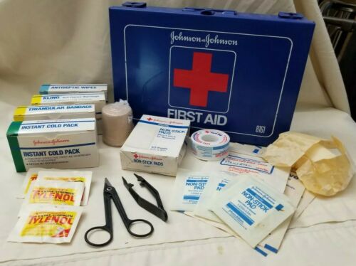 Vintage Johnson & Johnson First Aid Metal Wall Box 816 & Original Content 1984
