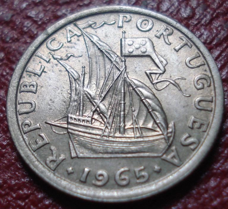 1965 PORTUGAL 2 1/2 ESCUDOS IN AU CONDITION